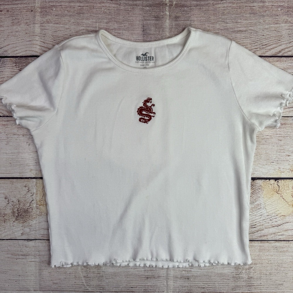 Hollister White Baby‎ Tee Red Dragon Embroidery Ribbed Stretch Top M Y2K Style - Picture 3 of 8